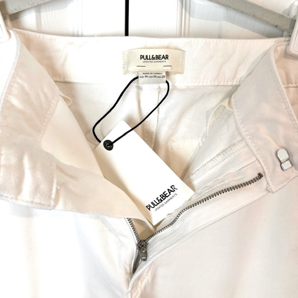 Pull & Bear Baggy Cream Wide Leg Cargo Pants Edgy Strap Detail NWT Medium - Picture 2 of 9